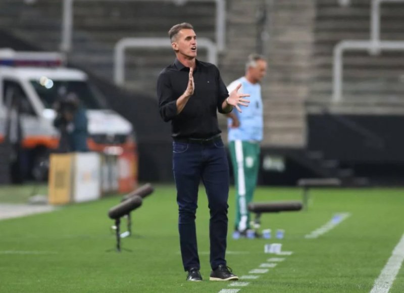 Mancini cobra jogadores, aponta problemas e fala em ajustes emergenciais no Corinthians