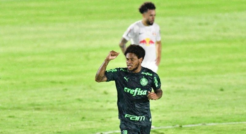 Palmeiras vence o Bragantino e fica perto das quartas da Copa do Brasil
