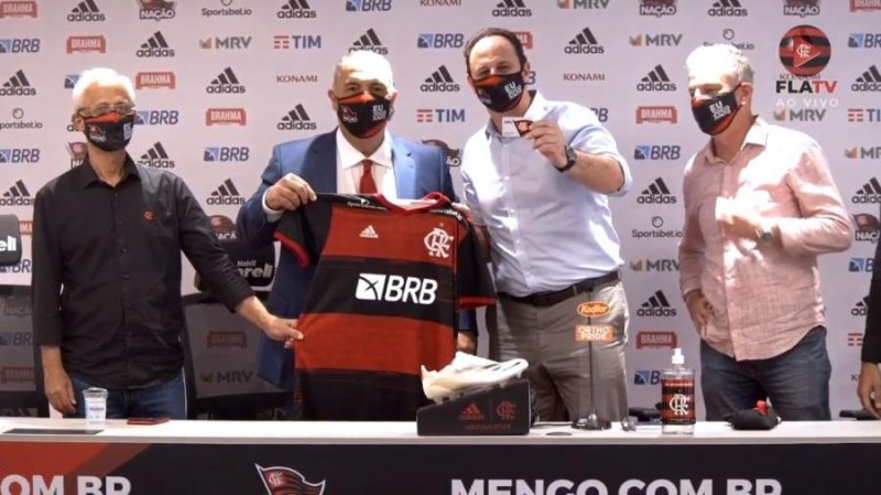 Rogério Ceni chega ao Flamengo com aval de Zico