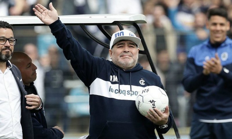Diego Maradona morre na Argentina após sofrer parada cardiorrespiratória