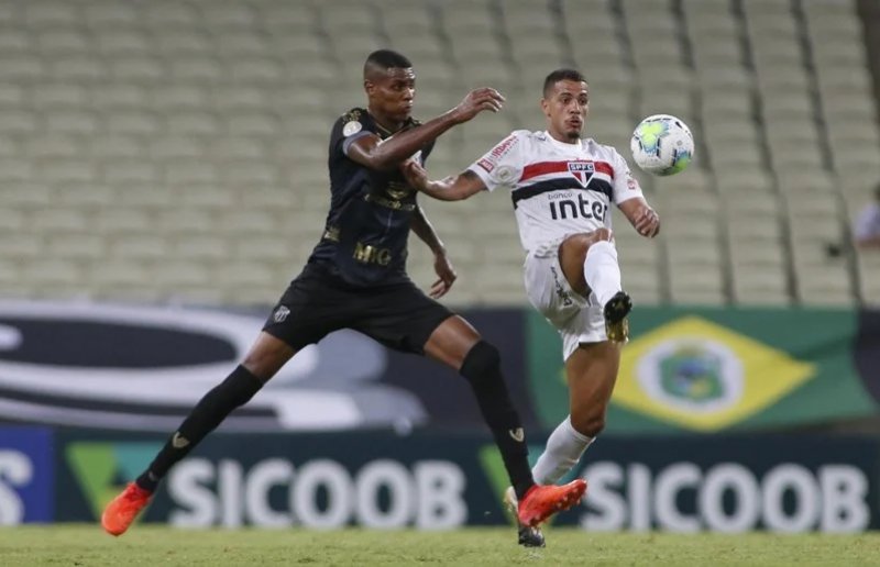 Técnico do São Paulo não garante Bruno Alves