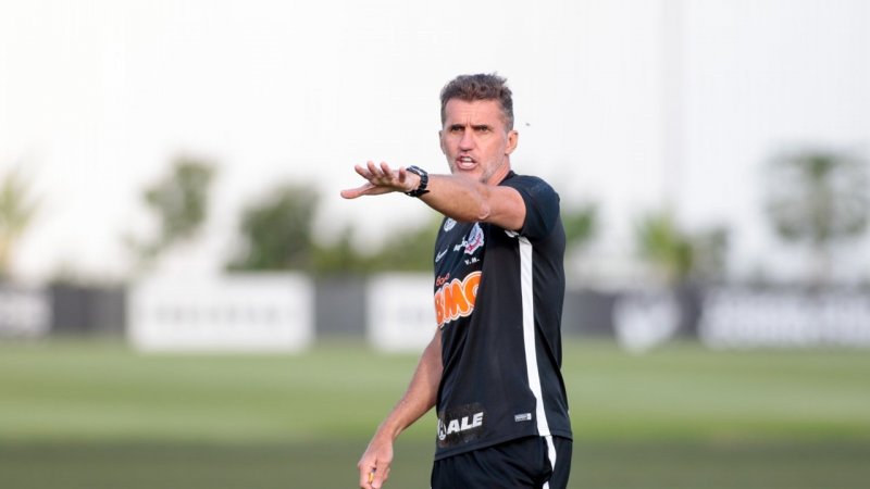 Corinthians de Mancini como visitante supera líderes