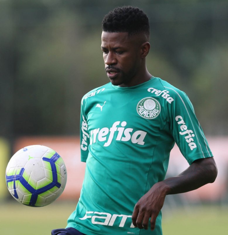 Palmeiras rescinde contrato com Ramires