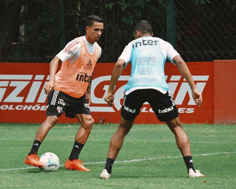 Bruno Alves volta a treinar com o elenco após testar negativo pela segunda vez