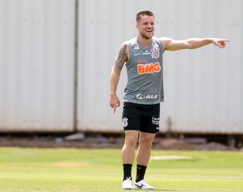 Ramiro treina com o grupo e pode ser relacionado por Mancini