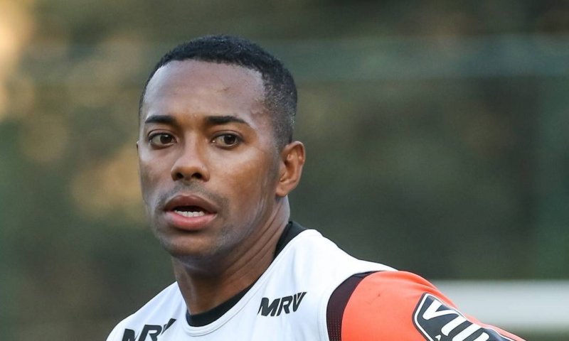 Robinho será julgado por juíza que atuou em caso de Berlusconi