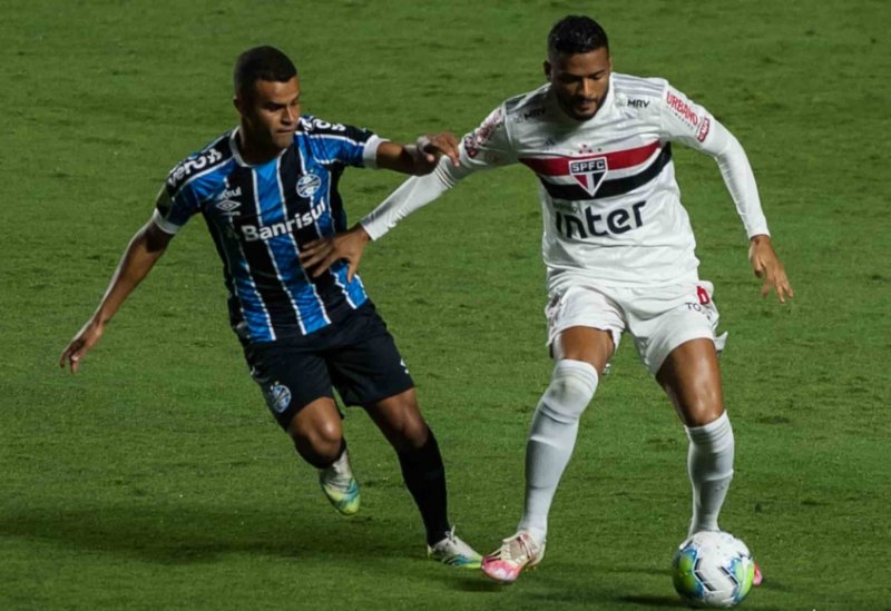 São Paulo e Grêmio jogam em Porto Alegre