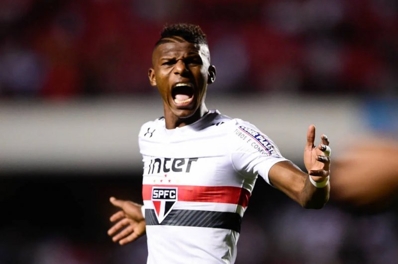 São Paulo venceu três dos últimos dez jogos em casa contra o Coritiba