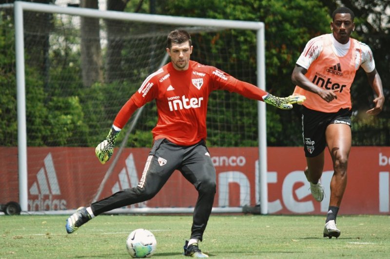 Diniz tem time completo para tentar encerrar jejum