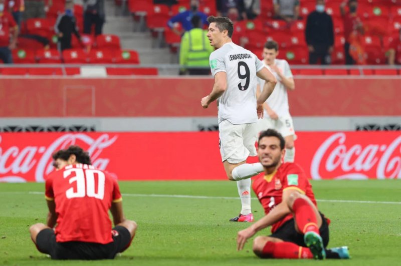 Lewandowski decide e Bayern avança para final