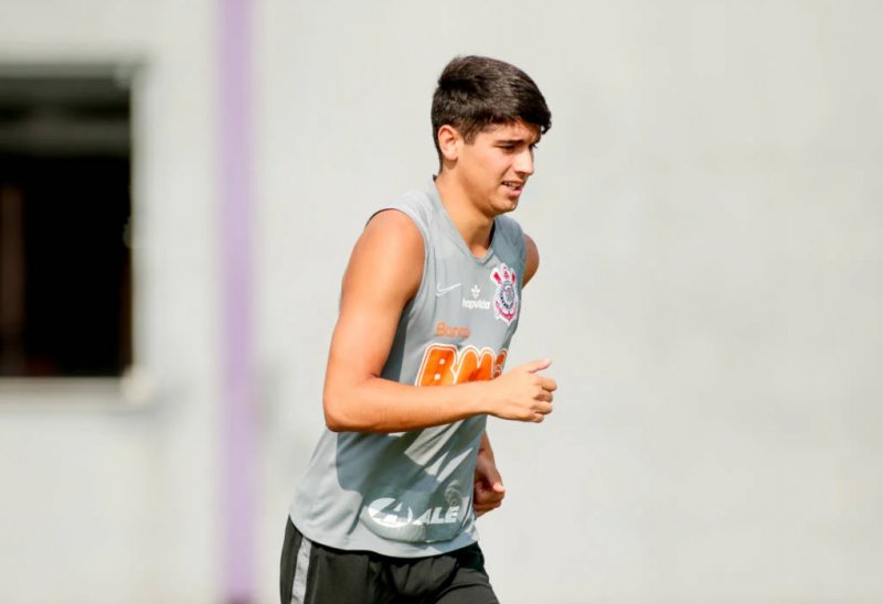 Clube argentino tem interesse em tirar Araos do Corinthians