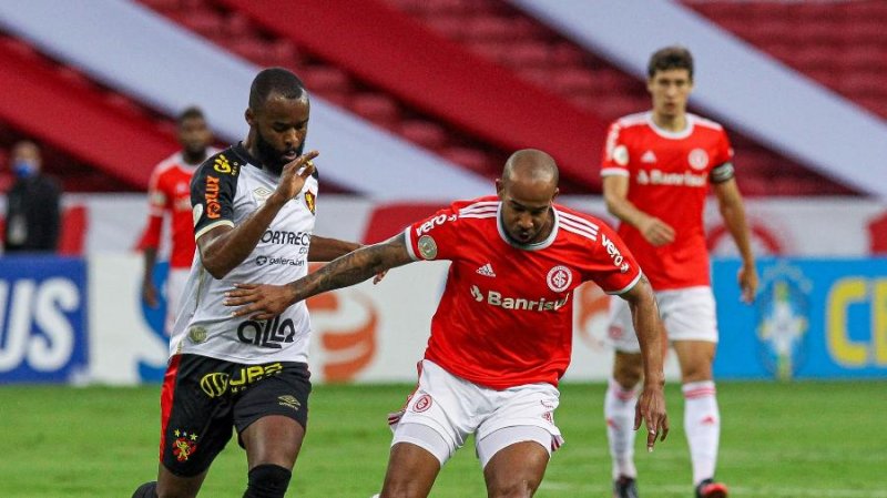 Tropeços no G4 polarizam luta pelo título em Internacional e Flamengo