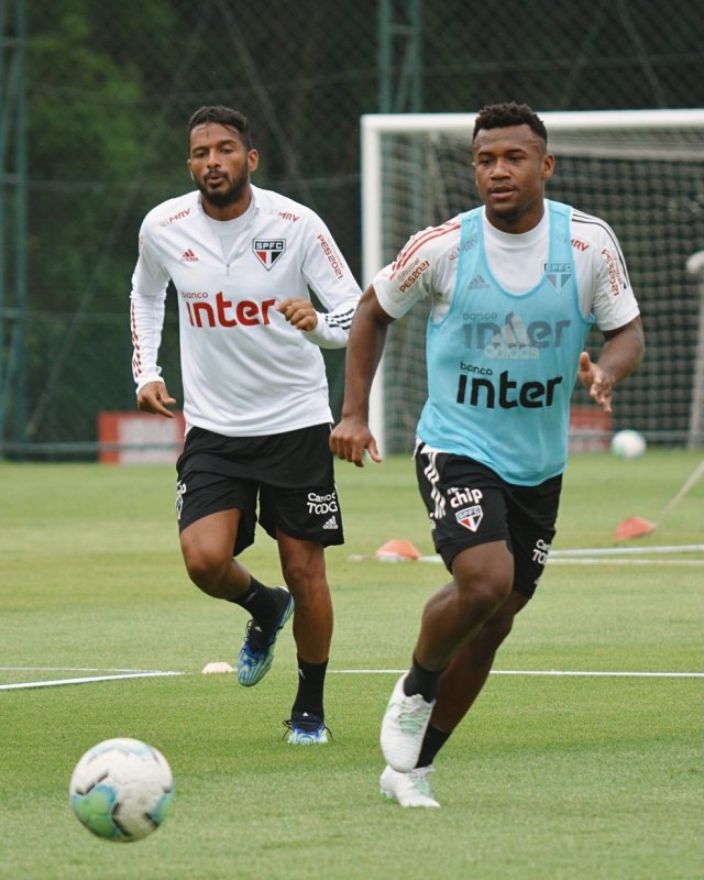 Gabriel Sara continua em tratamento e é dúvida para jogo contra o Grêmio