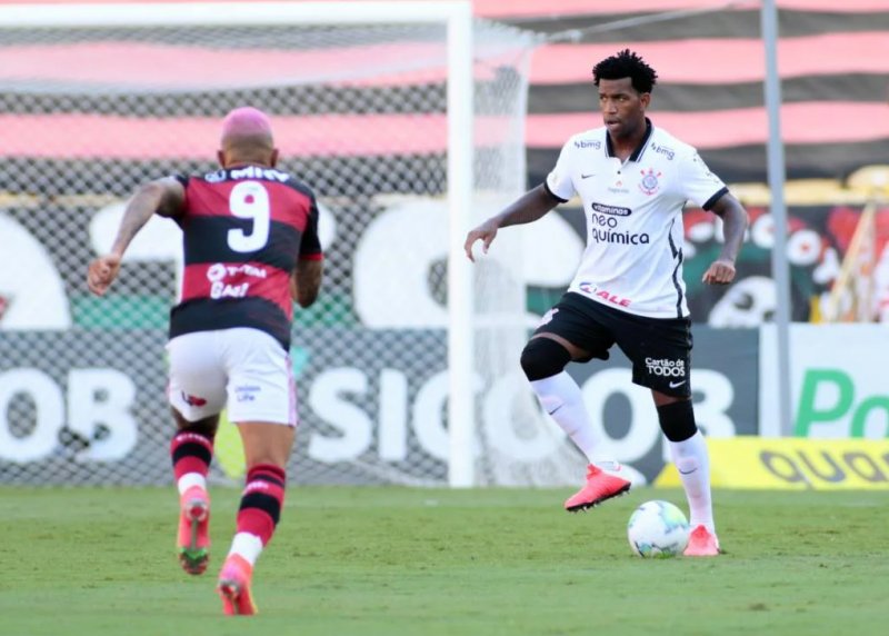 Corinthians perde Fagner e espera ter Cazares contra o Santos