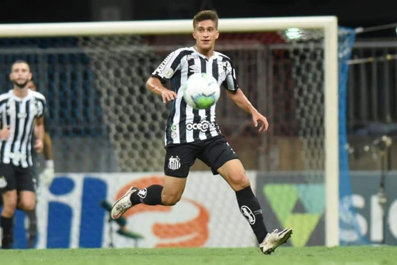 Gabriel Pirani estreia no time profissional do Santos