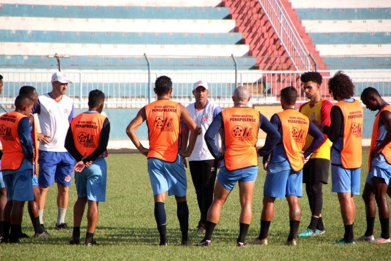 Elenco fará coletivo no Tenentão antes da estreia