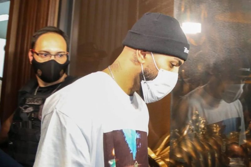 Gabigol é denunciado por Ministério Público após aglomeração em cassino clandestino