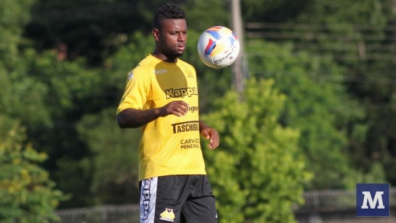 Penapolense anuncia contratação de volante