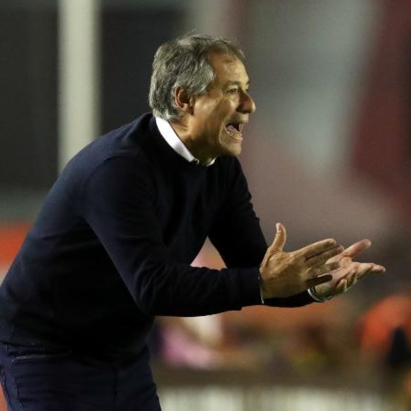 Holan pede paciência com garotos do Santos, vira chave para Libertadores e analisa Barcelona