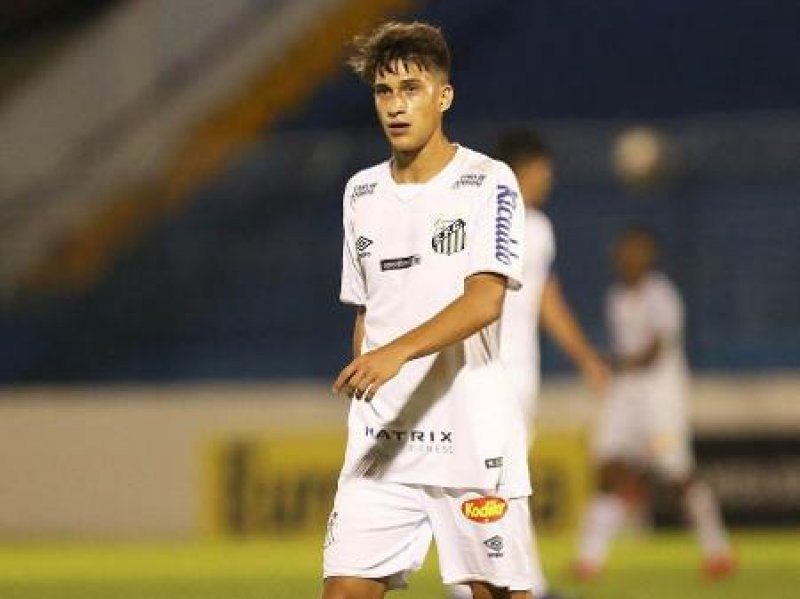 Alison deve desfalcar o Santos diante do Boca