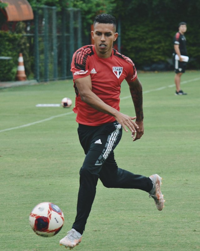 Daniel Alves e Luciano devem ser desfalques contra a Ferroviária