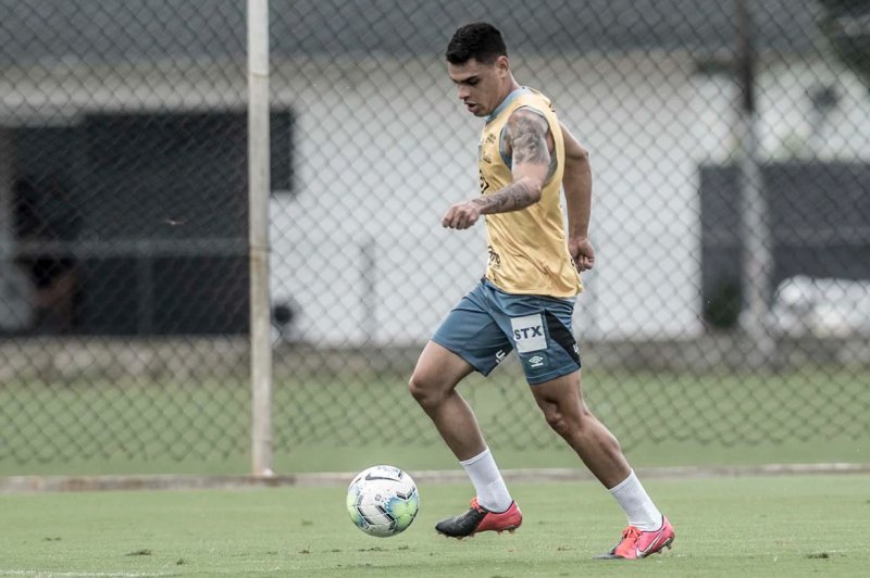 Após sobrevida com Holan, atacantes voltam a ter futuro incerto no Santos