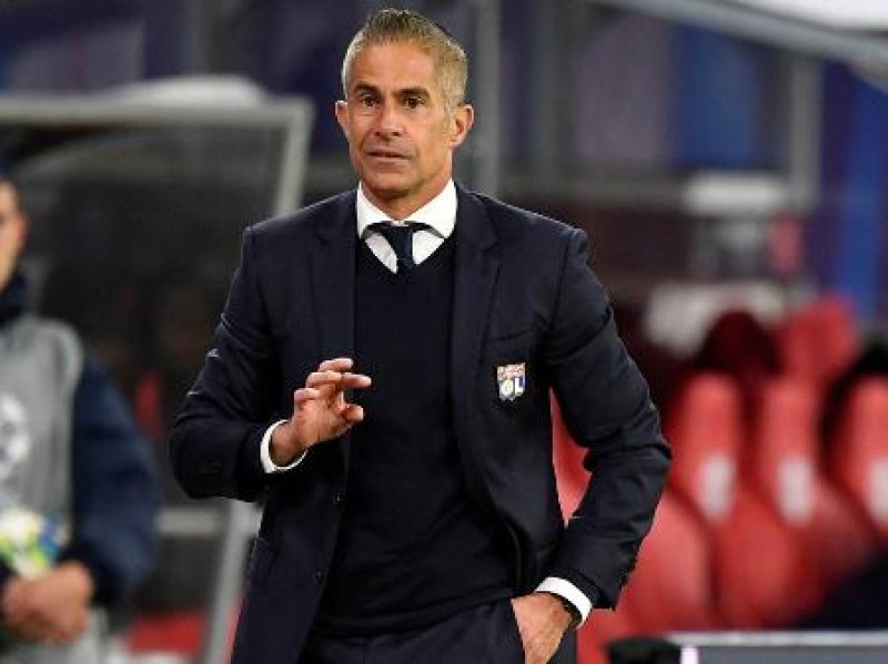 Sylvinho ainda não vai poder contar com Xavier no Corinthians