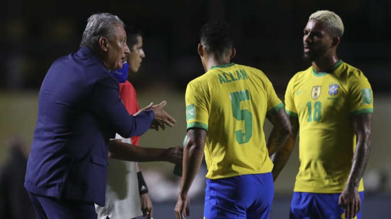 Em clima de tensão e com jogadores insatisfeitos, seleção volta às Eliminatórias hoje