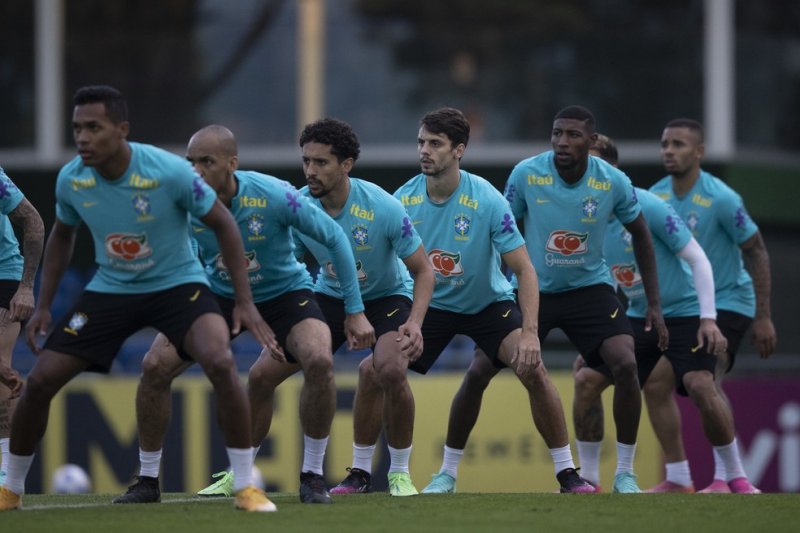 Triangulação no escanteio é um dos trunfos da Seleção