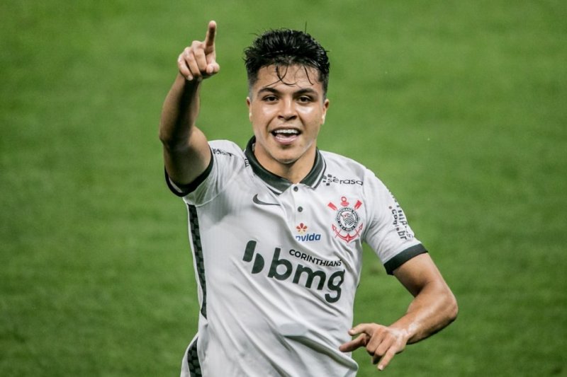 Corinthians enfrenta a Chapecoense esta noite