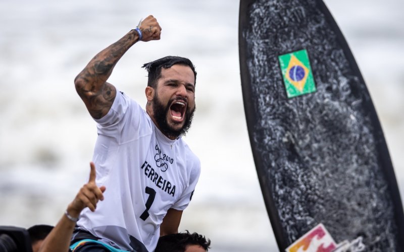 Italo Ferreira conquista 1º ouro do Brasil em Tóquio e faz história no surfe