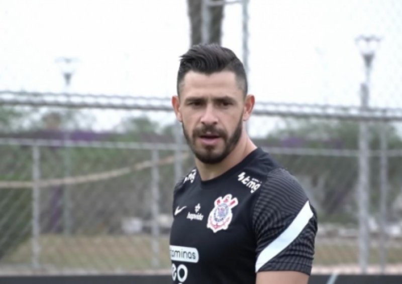 Giuliano é registrado no BID e já pode estrear pelo Corinthians
