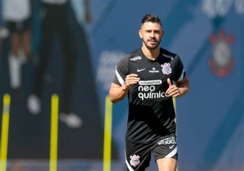 Giuliano volta a treinar e deve ser titular contra o Ceará