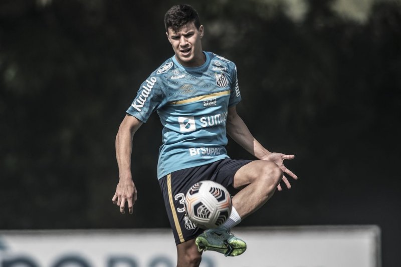 Galván pode estrear pelo Santos esta noite