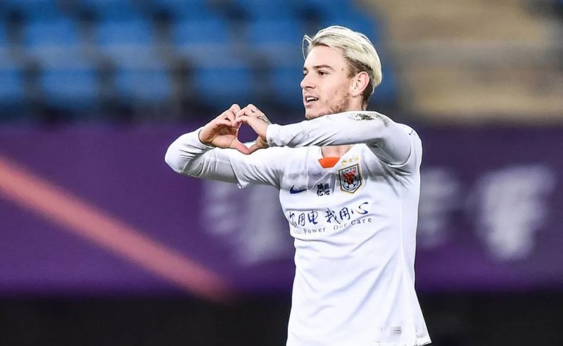 A caminho do Corinthians, Roger Guedes se despede do Shandong