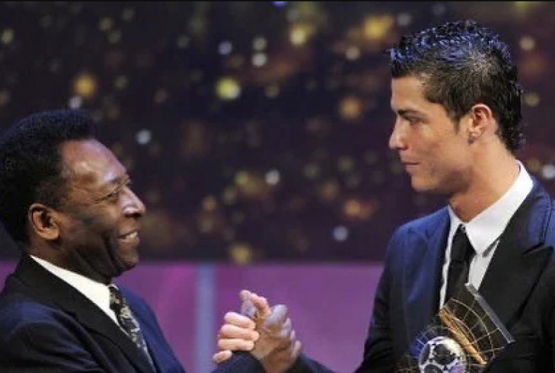 De volta ao United, Cristiano Ronaldo interage com Pelé