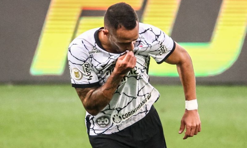 Corinthians treina com retornos de Willian e Renato Augusto