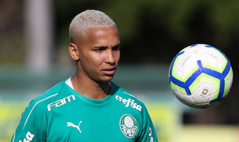 Torcedores questionam Deyverson e Abel no Palmeiras