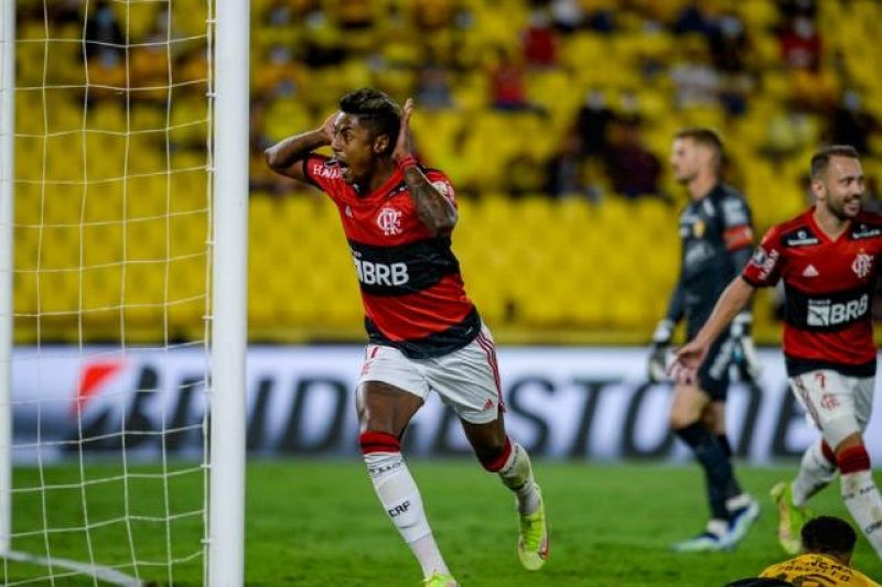 Flamengo derrota Barcelona e faz final com o Palmeiras