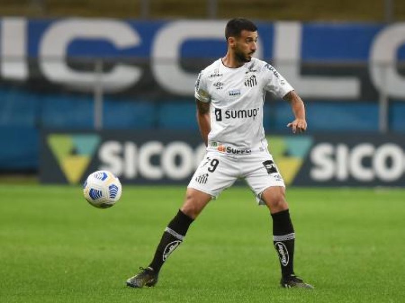 Santos enfrenta o Fluminense esta noite
