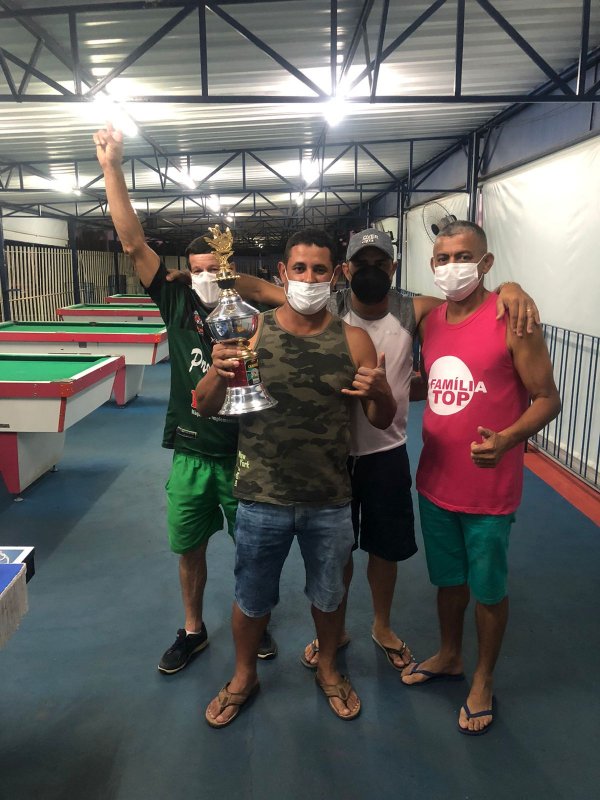 Torneio de Bilhar reúne 24 associados