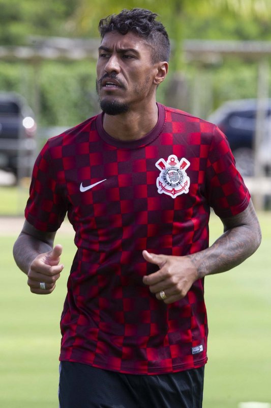 Diretoria do Corinthians agenda encontro com Paulinho e pode fechar contratação