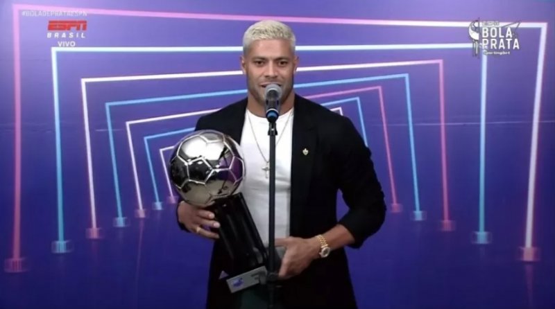 Hulk domina e é eleito melhor jogador do Brasileirão