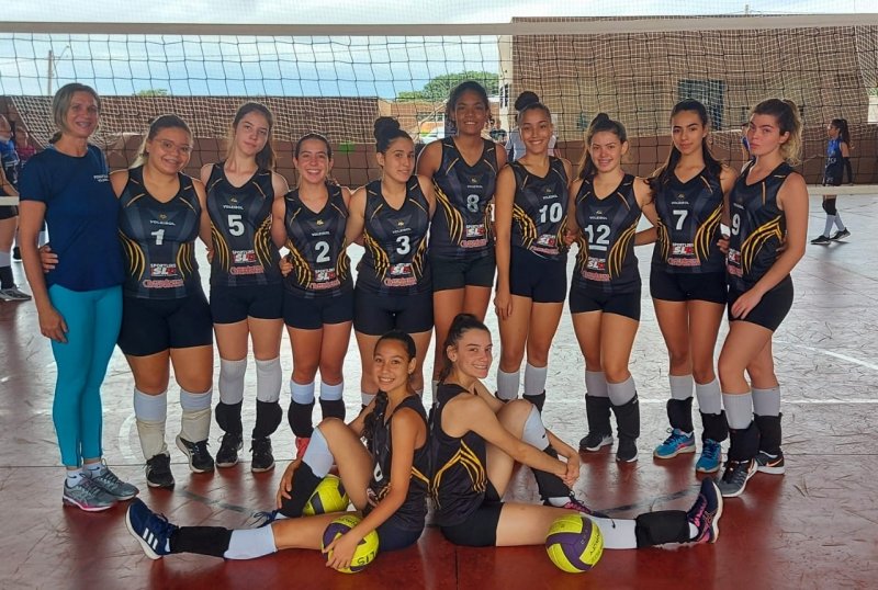 Time feminino de vôlei participa de Copa Estadual