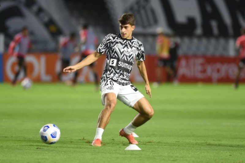 Após a temporada de estreia, Pirani busca se firmar no profissional do Santos em 2022
