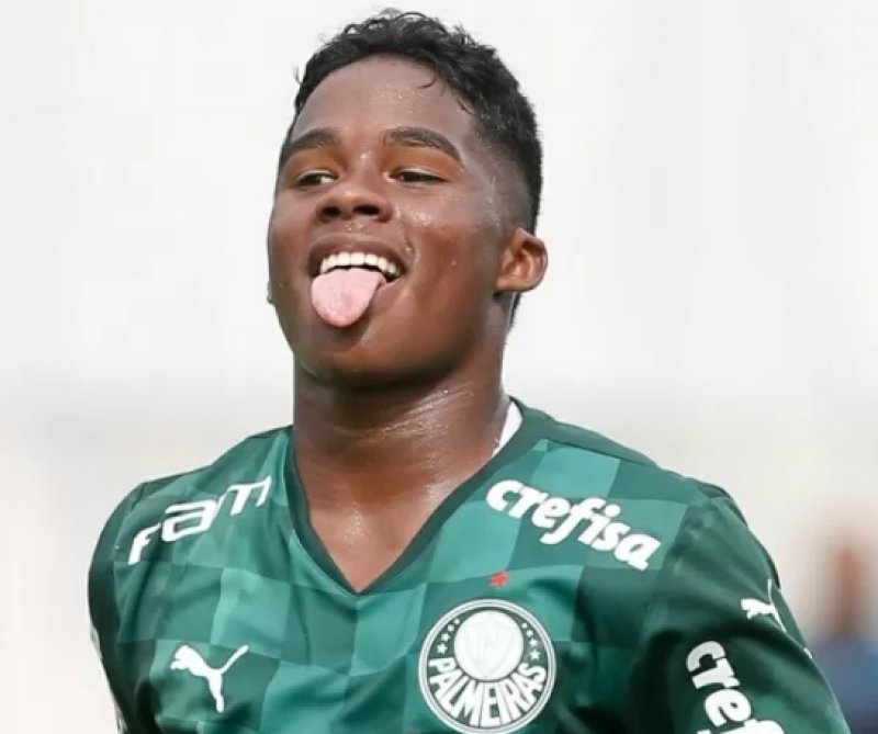Garoto de 15 anos comanda goleada do Palmeiras em estreia na Copinha