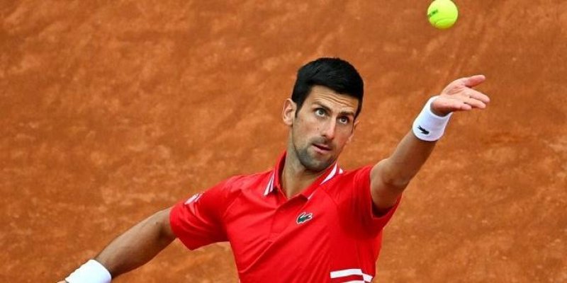 Djokovic vence na Justiça australiana, mas ainda pode ser deportado
