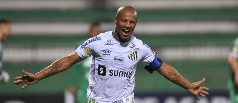 Após temporada tímida, Carlos Sánchez espera retomar protagonismo no Santos