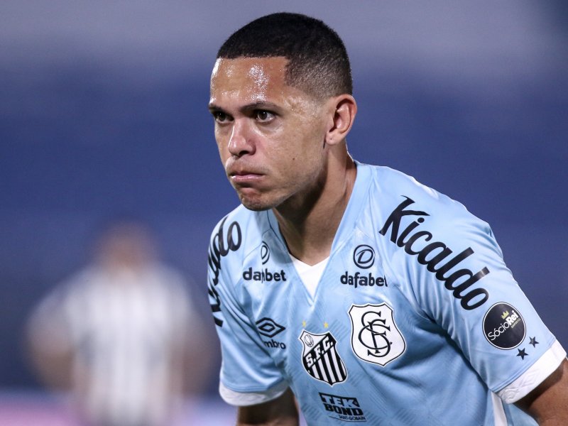 Em jogo de sete gols, Santos bate o São Caetano