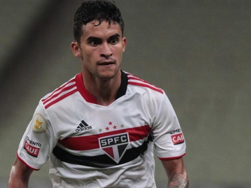 São Paulo enfrenta o Bragantino hoje fora de casa